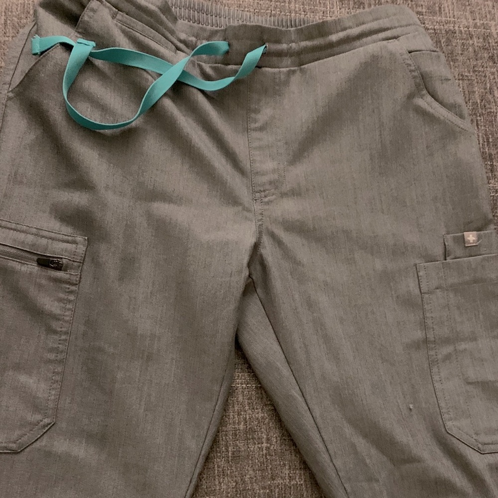 Figs Small Yola Graphite Bottoms